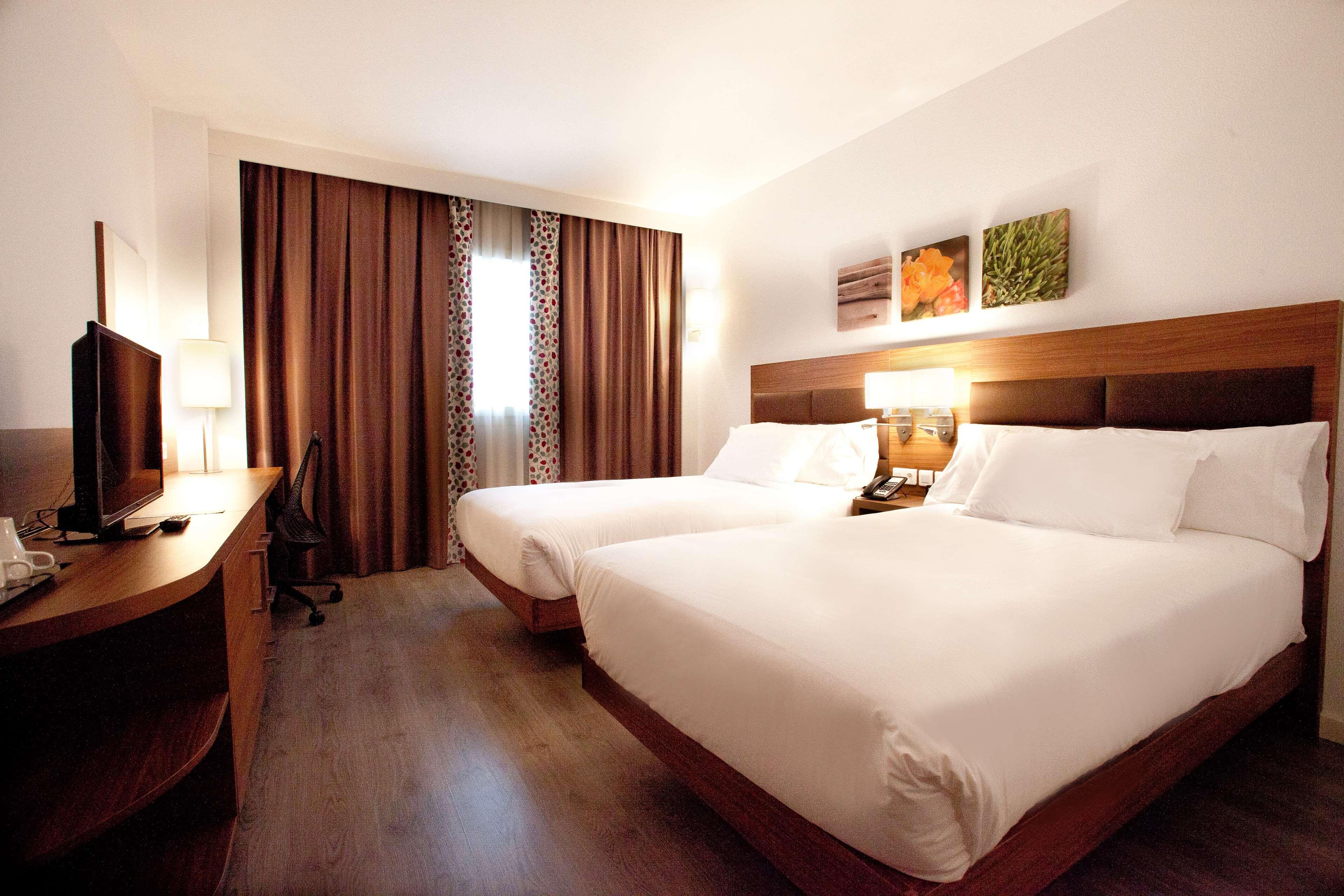 Hilton Garden Inn Малага Екстериор снимка