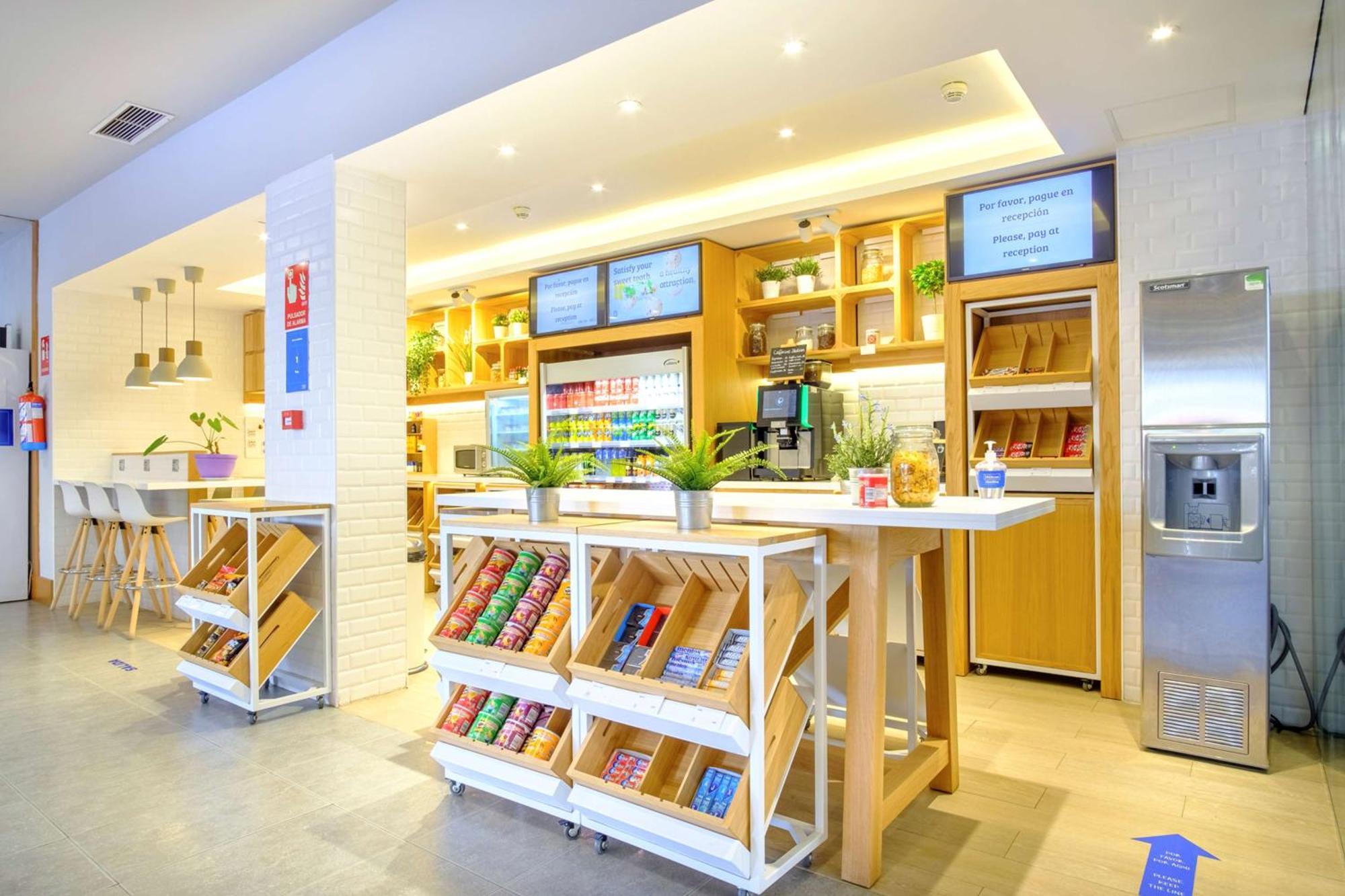 Hilton Garden Inn Малага Екстериор снимка
