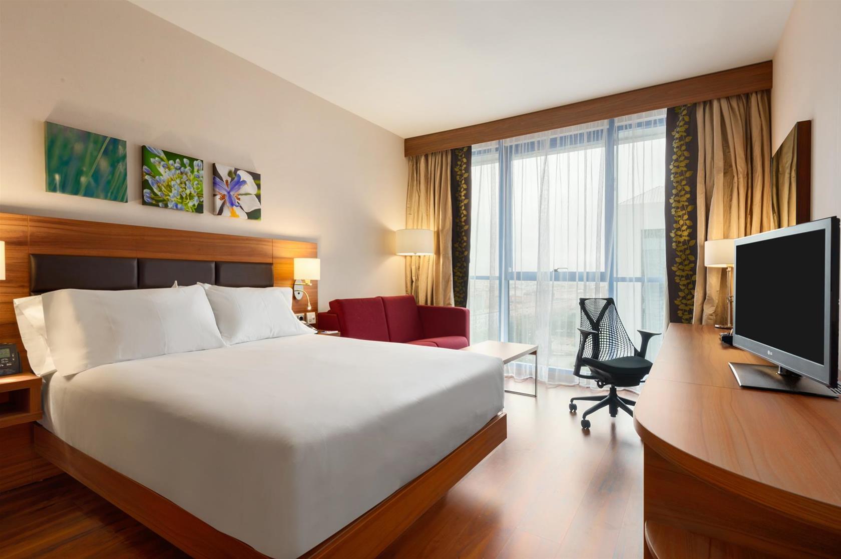 Hilton Garden Inn Малага Екстериор снимка